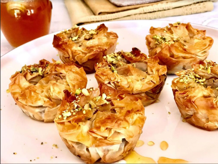 מעטפות פילו ופירות מיובשים