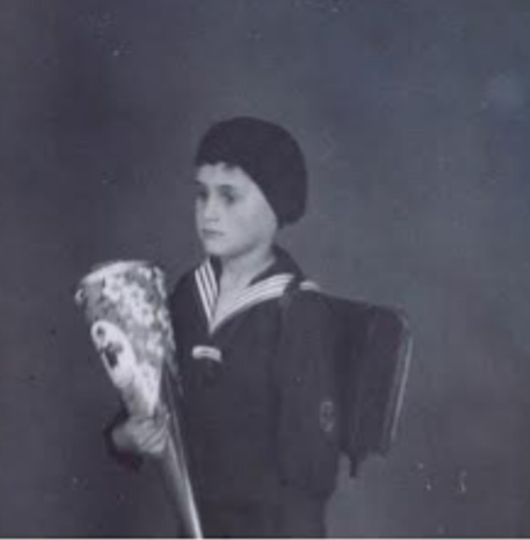 יחיאל הירשברג ז״ל קיבל מהוריו את הצוקרטוטה 6 שנים לפני שנספו בשואה