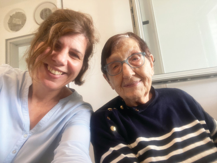 רחלי קיפניס משמאל ודר ברכה אורגד 