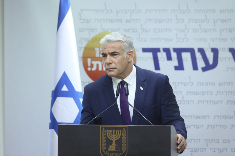 יאיר לפיד בישיבת סיעת יש עתיד