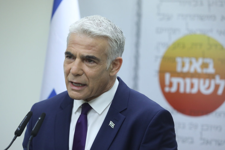 יאיר לפיד בישיבת סיעת יש עתיד