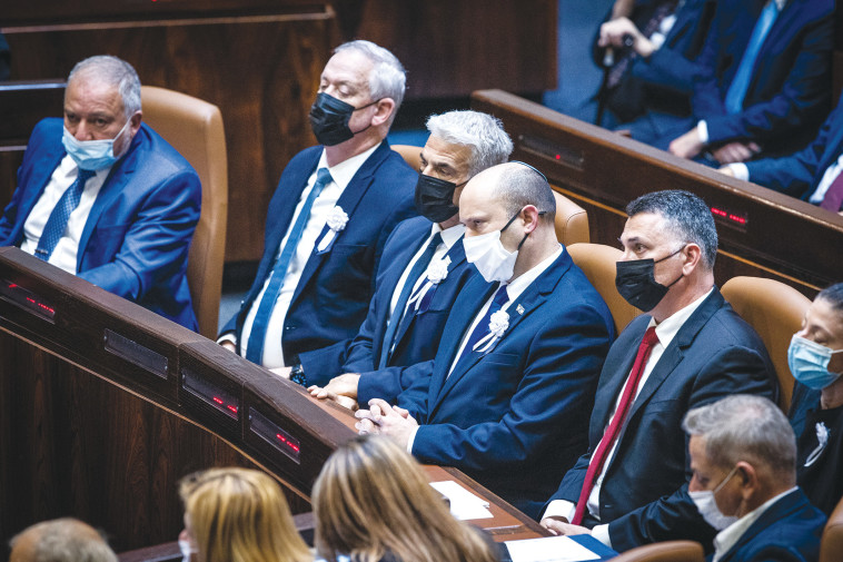 בנט, לפיד, גנץ, סער, ליברמן 