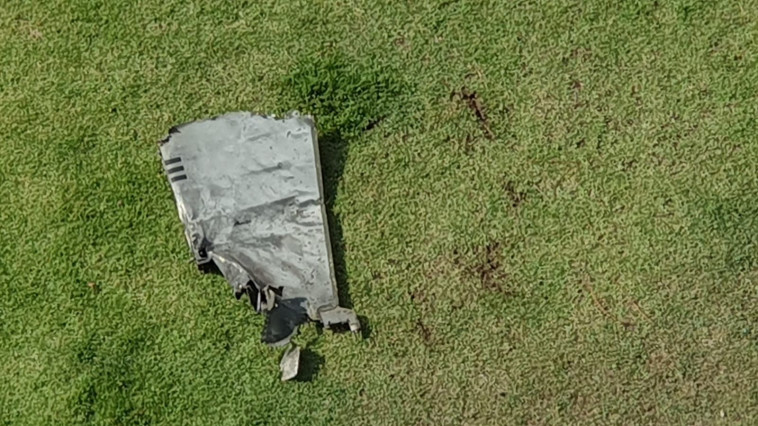 רסיסי הטיל הסורי שנפל בתל אביב