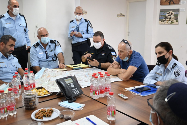 עמר בר לב בהערכת מצב בחפ״ק הימלטות האסירים האחוד סמוך לכלא גלבוע