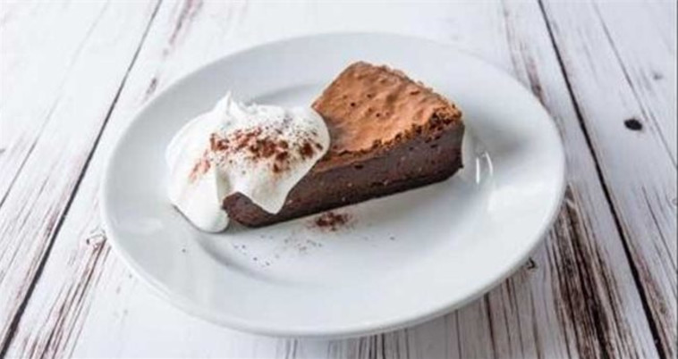 נמסיס: עוגת שוקלד ''עשירה ומתוקה''