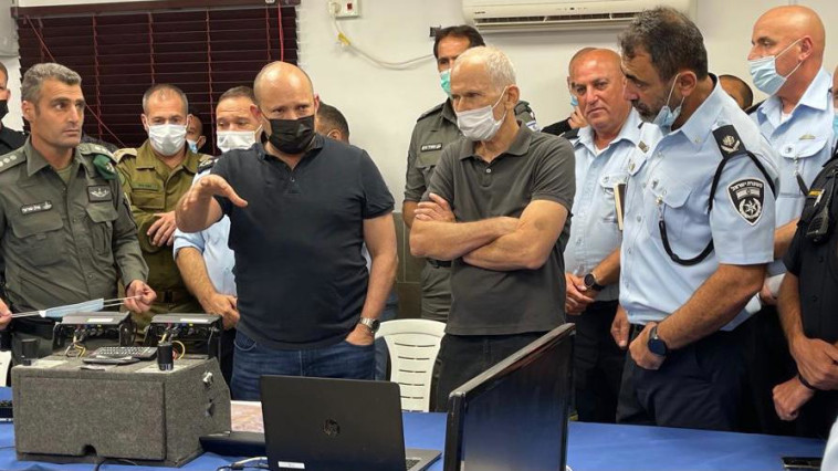 נפתלי בנט ועמר בר לב בחפ''ק החיפושים