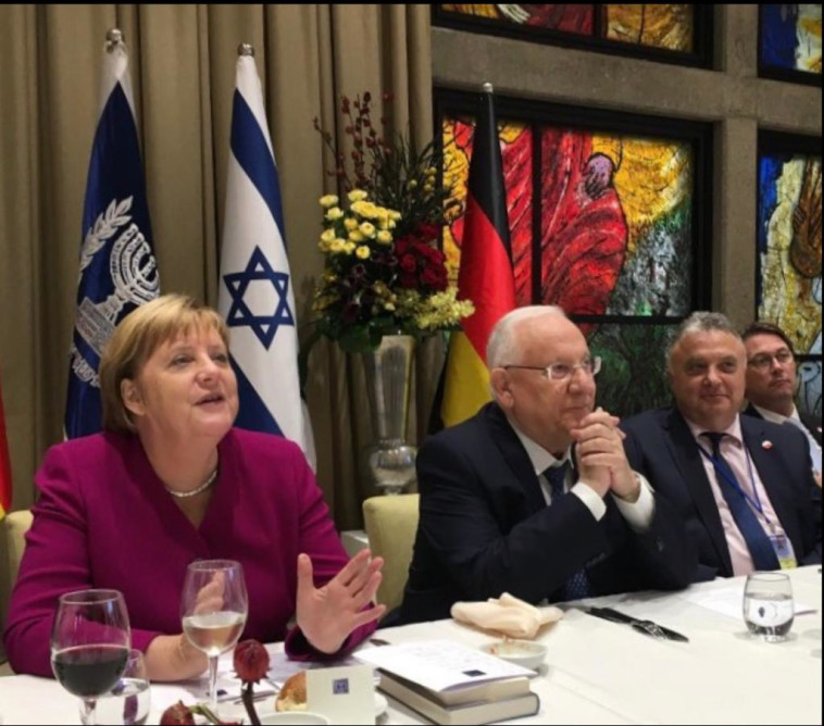 השגריר עם רובי ריבלין ואנגלה מרקל