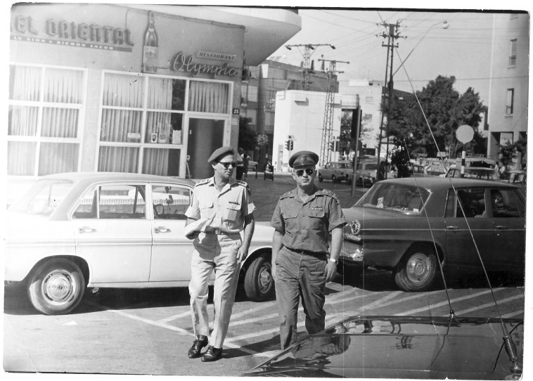 רבין יוצא ממסעדת אולימפיה