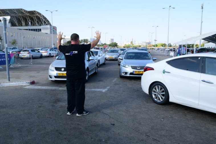 תורי ענק לבדיקות המהירות במתחם גני יהושע