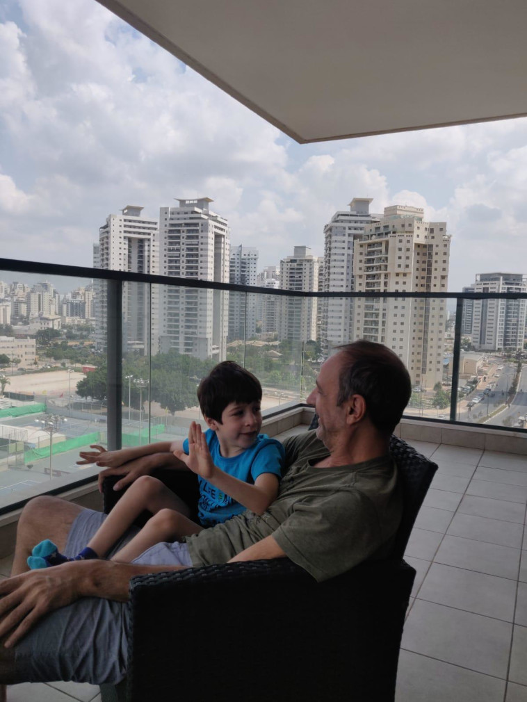 איתן בירן וסבו מצד האם, שמואל פלג