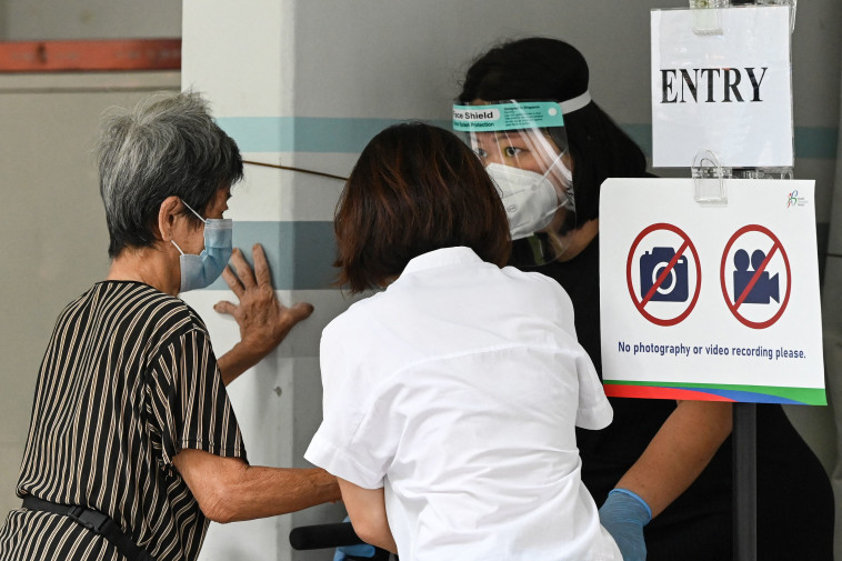 מתחם לבדיקות קורונה בסינגפור (צילום: ROSLAN RAHMAN/AFP via Getty Images)