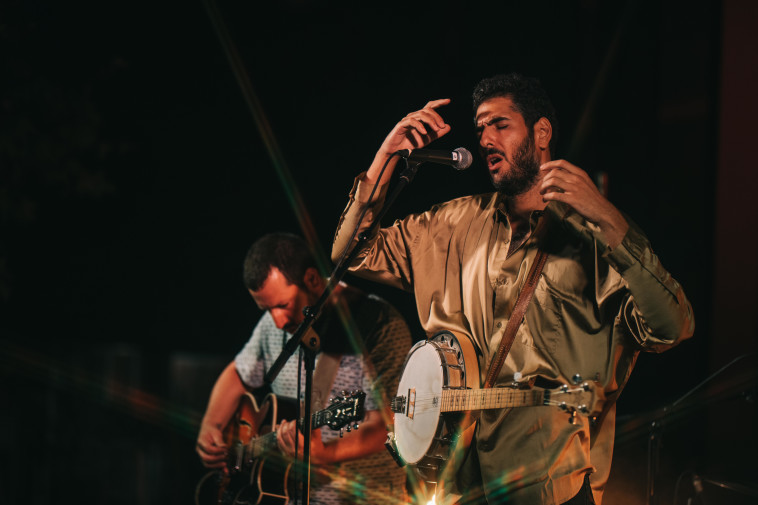 הלל יקיר בהופעה