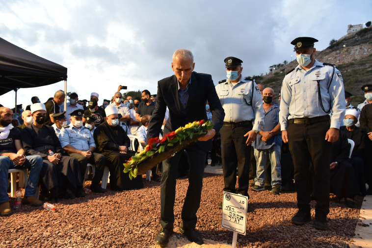 עמר בר-לב השר לביטחון פנים בהלווייתו של חוסאם זגיר