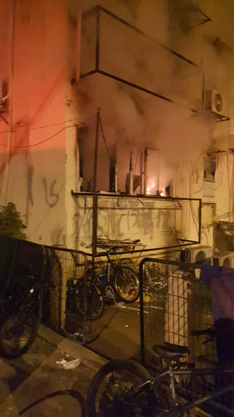 השריפה בבניין המגורים בפתח תקווה