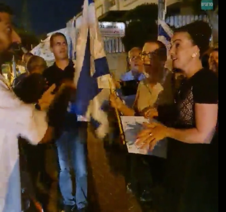 הפגנה מול ביתה של סילמן