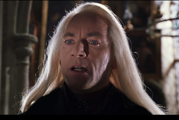 ג'ייסון אייזקס בתור ''לוציוס מאלפוי'' (צילום: צילום מסך)