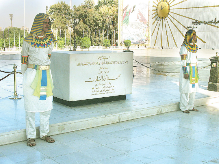 קברו של אנואר סאדאת (צילום: ג'קי חוגי)