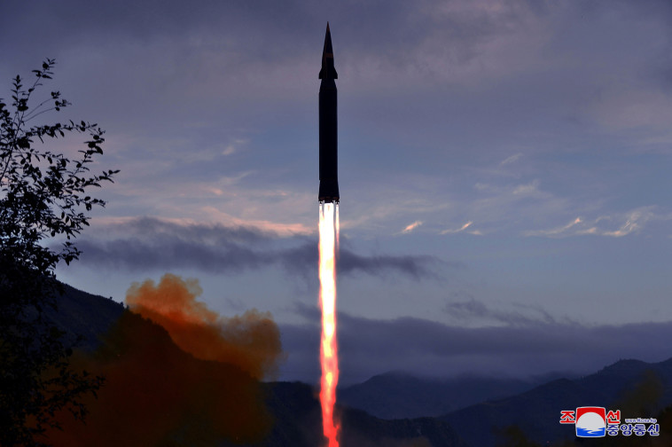 הטיל הבליסטי הקוראני  (צילום: KCNA via REUTERS)