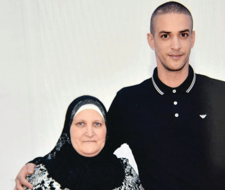 אום חליל ובנה