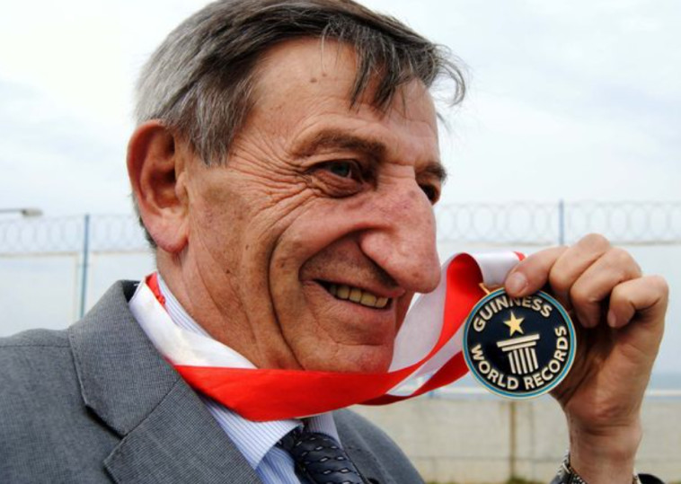 המחזיק במדלייה