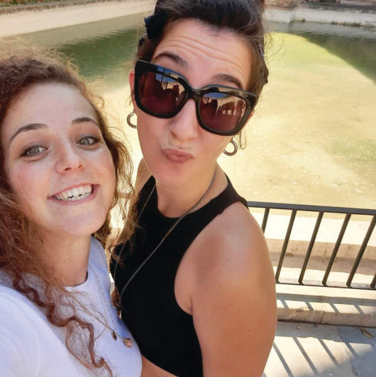 האחיות גל ודניאל ביטון