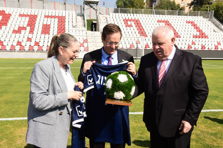 יצחק הרצוג בנוף הגליל