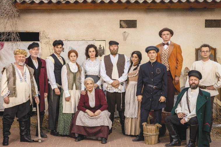 דודו פישר בהצגה ''תפילה'' בתאטרון היידישפיל