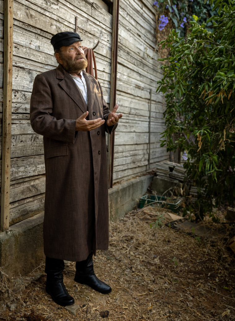 דודו פישר בהצגה ''תפילה'' בתאטרון היידישפיל