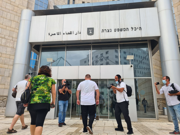 רומן זדורוב נכנס למשפטו החוזר