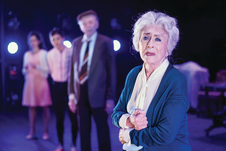 מרים זוהר בהצגה ''הנכד''