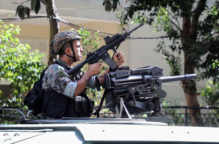 חייל לבנוני בביירות לאחר הירי בהפגנה