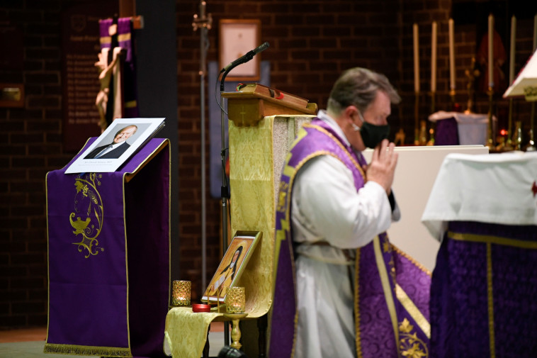 טקס לזכרו של דיויד איימס בכנסייה הקתולית של פטרוס הקדוש  (צילום: REUTERS/Tony O'Brien)
