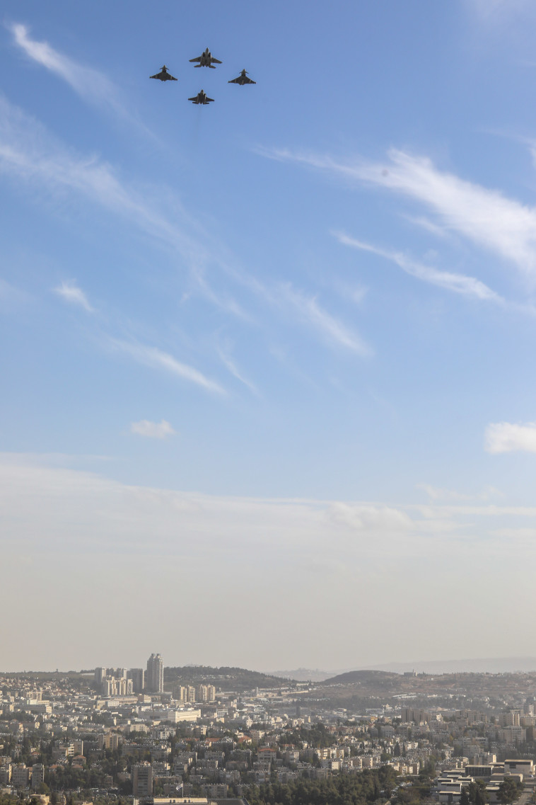 מטס היסטורי בשמי ירושלים