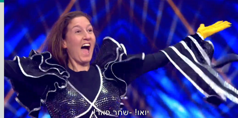 שחר פאר היא התוכית בזמר במסכה