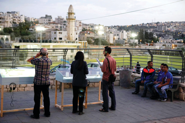 מתוך ''על הדרך''