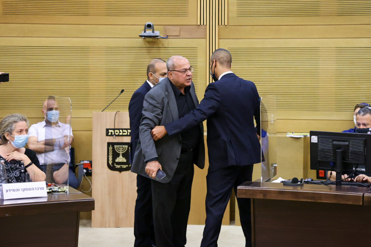 אחמד טיבי מורחק מהדיון