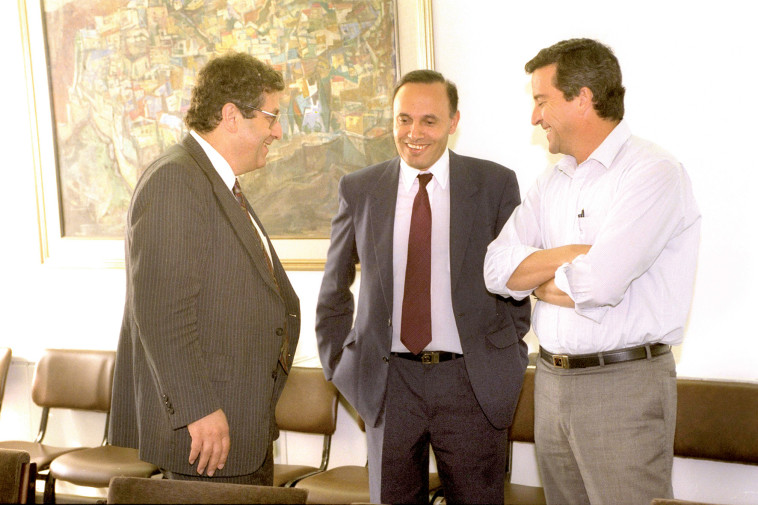 פועל יוצא של יוזמה מדינית שנהגתה במשרד החוץ. אחימאיר, הדיפלומט אהוד גול ובנצור בוועידה