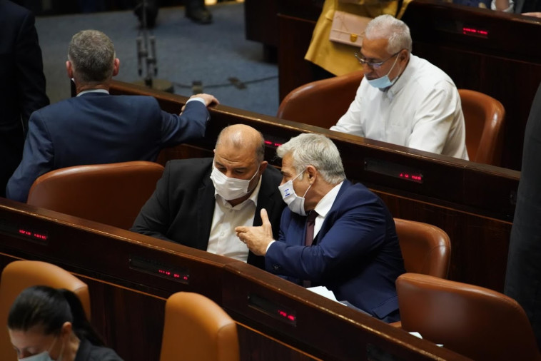 יאיר לפיד, מנסור עבאס