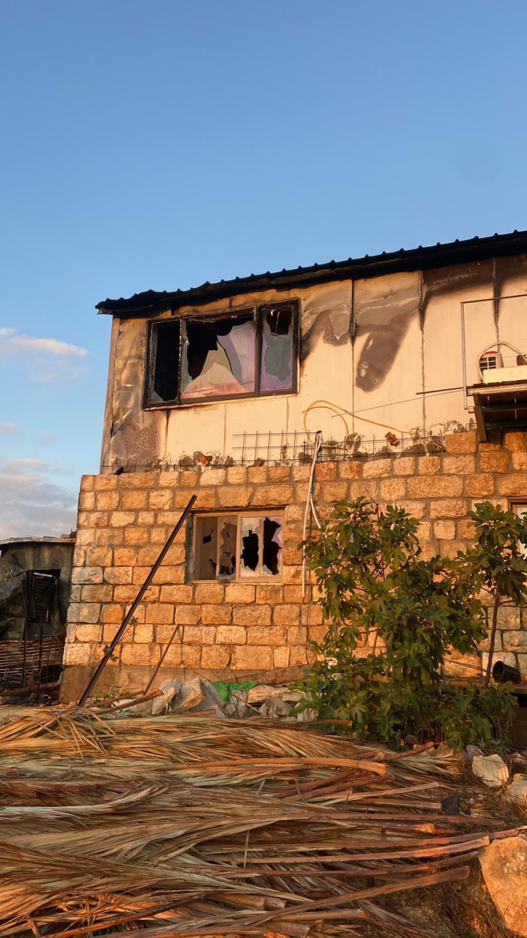 שריפה בבית בשדה בועז (צילום: דוברות כבאות והצלה לישראל)