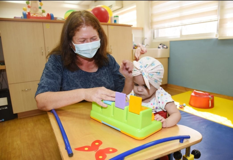 אחת התאומות שהופרדו לאחר הניתוח