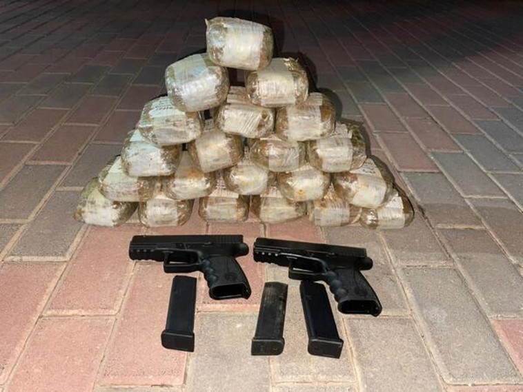 הסמים והנשק שנתפסו