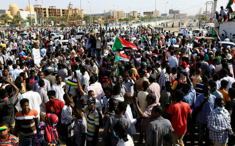 מחאת ענק בסודן (צילום: REUTERS/Mohamed Nureldin Abdallah)