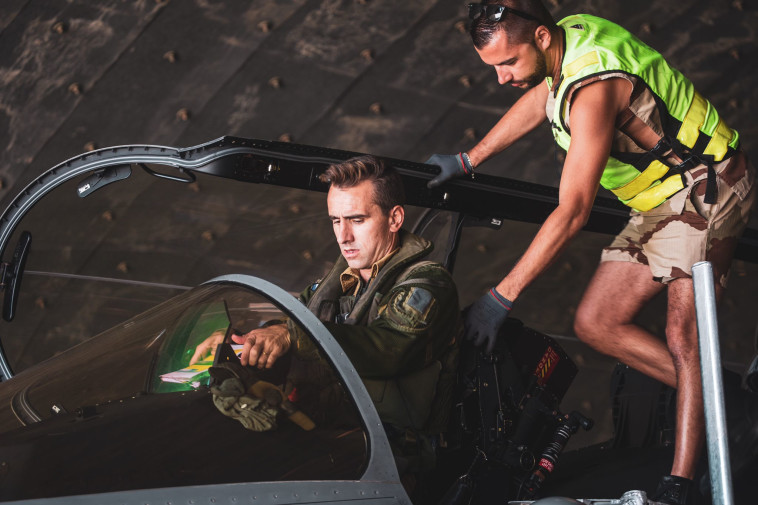 טייס מחיל אוויר זר בתרגיל ה''בלו פלאג''