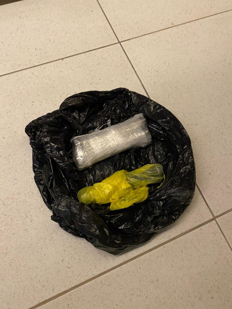 החומרים שנמצאו בדירה בבת ים