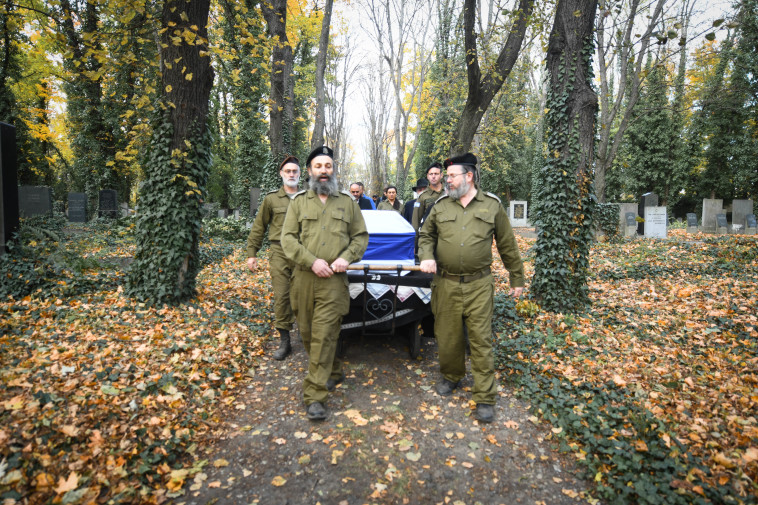 טקס העלאת עצמותיו של דוידוביץ' 