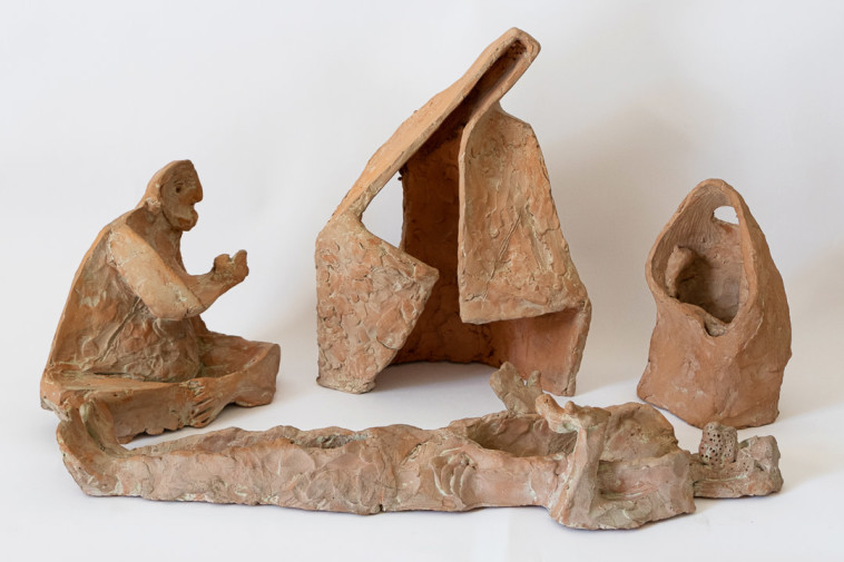 איוב ורעיו, חרס, 1969-1973, אוסף מוזיאון גוטמן לאמנות