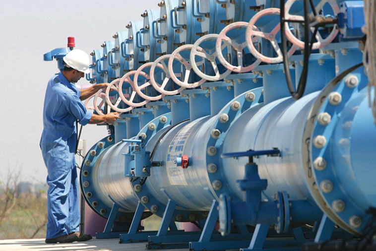 עובד חברת מקורות באתר אשכול