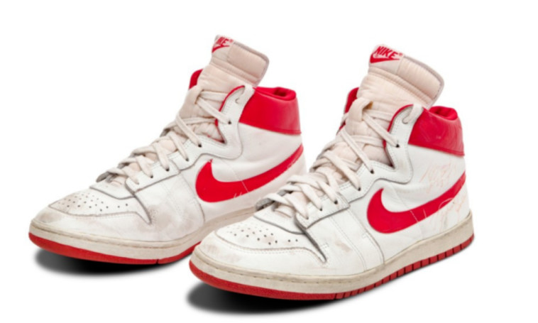 נעלי ג'ורדן מקוריות נמכרו תמורת 1.472 מיליון דולר