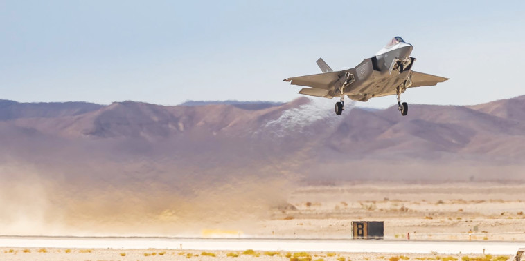 מטוס חיל האוויר ממריא לתרגיל