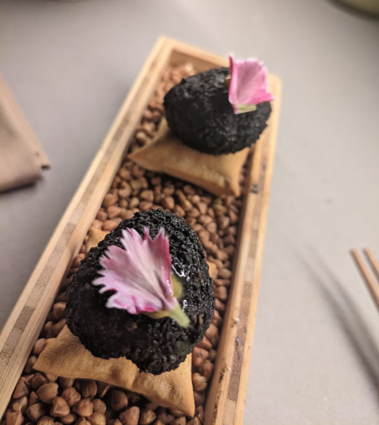 ביסים קטנים. מסעדת A